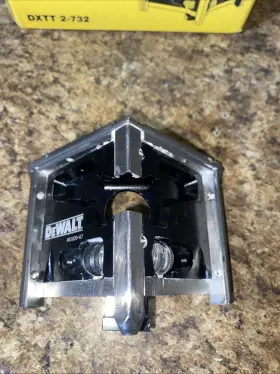 Dxtt-2-732 Dewalt Drywall Tools 2.5 Inch Corner Finisher Automatic Taping