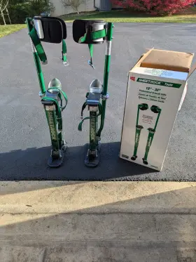 340925 Usg Sheetrock Tools Magnesium Drywall Stilts 18-30 Inch - Gently Used